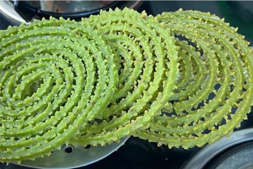 palak- chakli